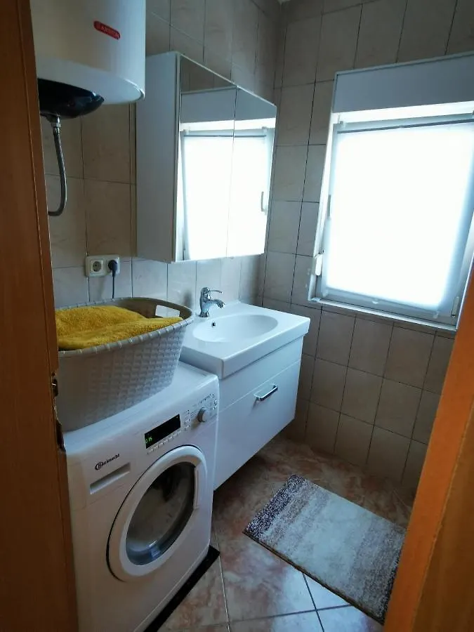 Villa Mala Vala #1 - Seeview - 80 Qm - 2 Sz - 4 Pers Trogir Croatia
