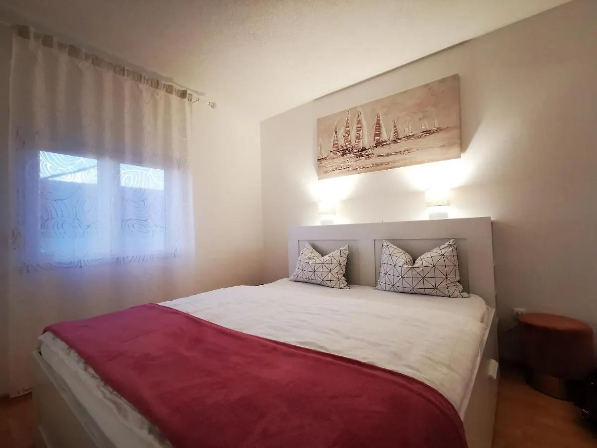 Villa Mala Vala #1 - Seeview - 80 Qm - 2 Sz - 4 Pers Trogir 0*,  Croatia
