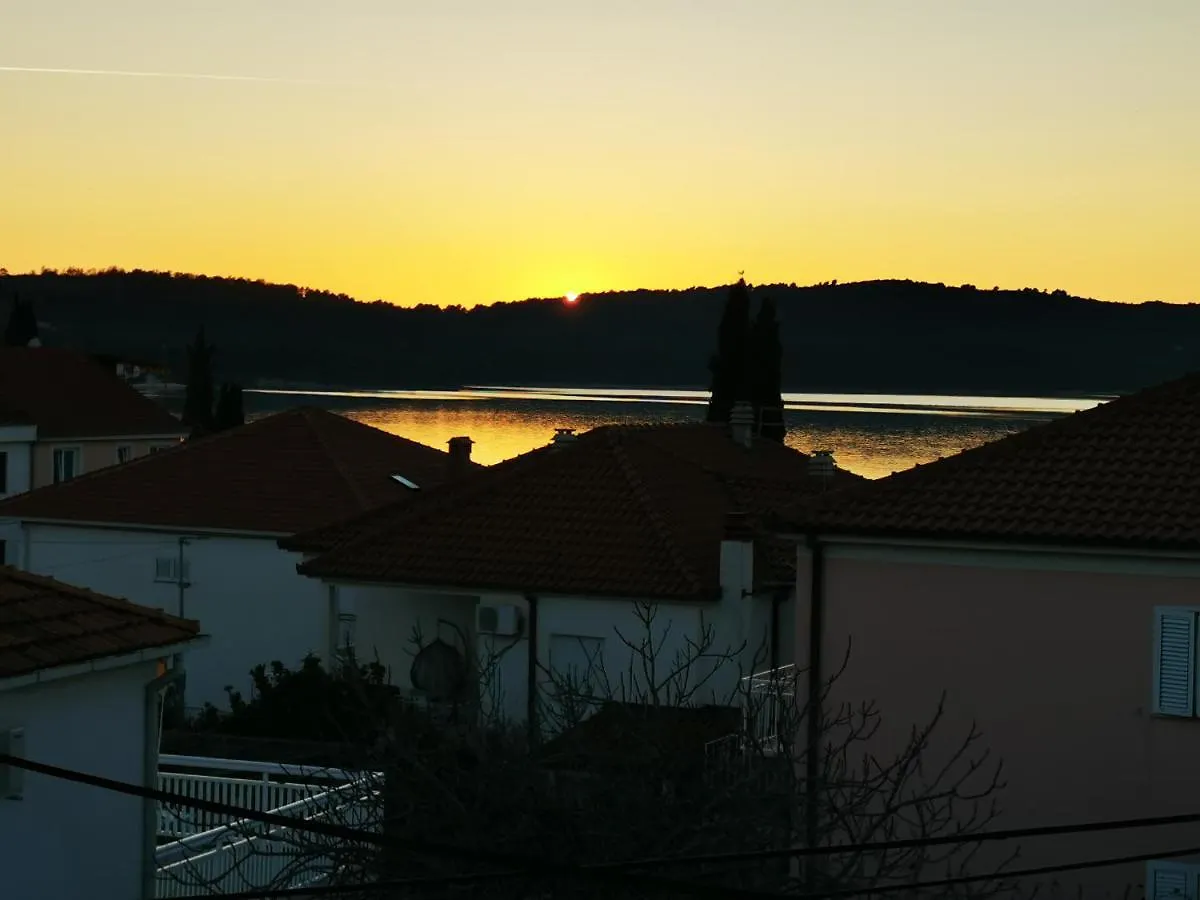 Apartment Villa Mala Vala #1 - Seeview - 80 Qm - 2 Sz - 4 Pers Trogir