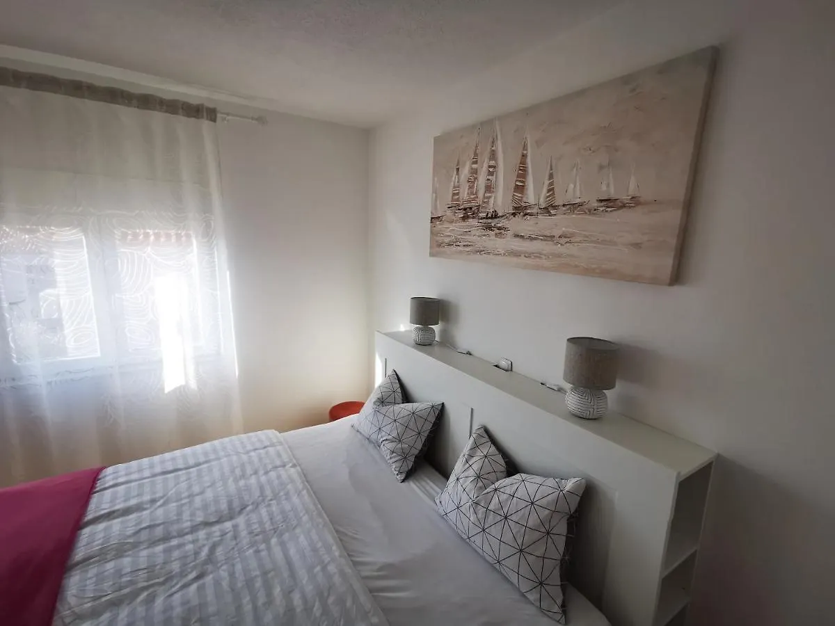 Apartment Villa Mala Vala #1 - Seeview - 80 Qm - 2 Sz - 4 Pers Trogir Croatia