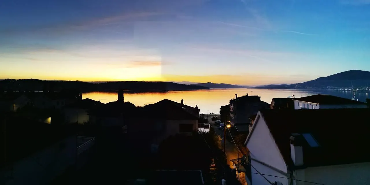 Villa Mala Vala #1 - Seeview - 80 Qm - 2 Sz - 4 Pers Trogir