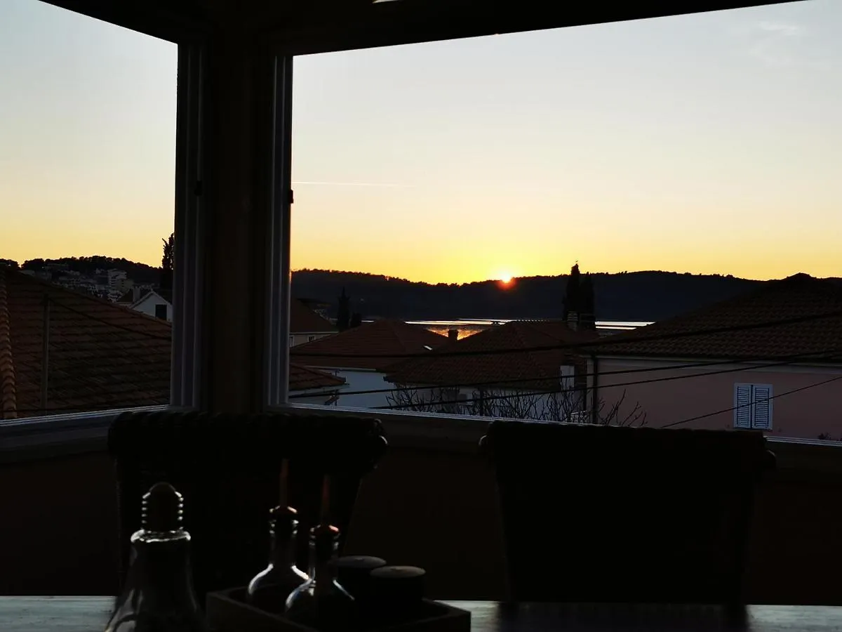 Villa Mala Vala #1 - Seeview - 80 Qm - 2 Sz - 4 Pers Trogir Kroatien